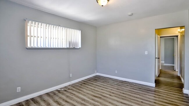 Building Photo - Fully REMODELED 3bed 2bath SFR. Great loca...