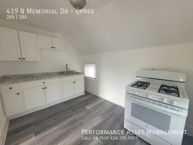 Building Photo - Spacious remodeled 2 bedroom upper Racine