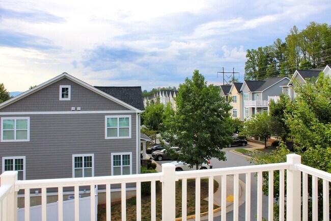 Building Photo - 1616 Kempton Pl