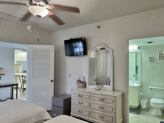Building Photo - 2026 BEACH RENTAL- 2/2 Condo WITH PRIVATE ENTRY - BEACH PLACE - STEPS THE BEACH!!