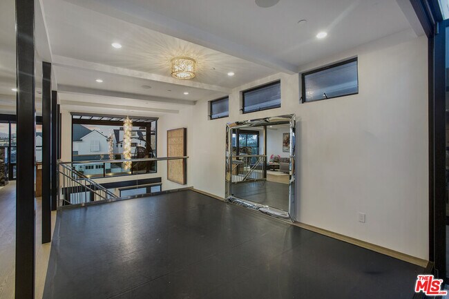 Building Photo - 2105 E Balboa Blvd