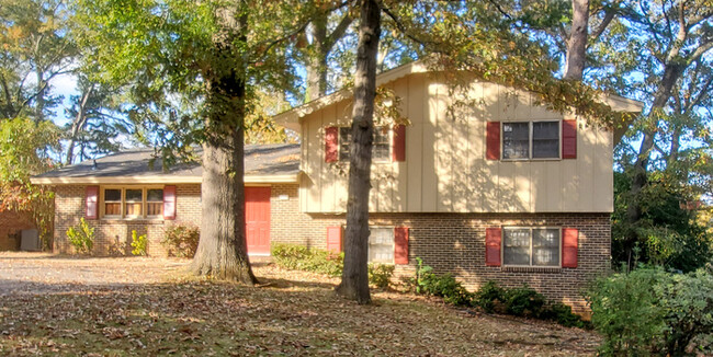 Primary Photo - 3631 Royal Crest Dr