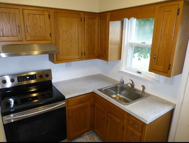 Building Photo - 218 Noble St