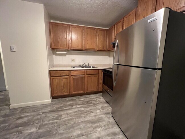 Building Photo - Price reduced! June 1st move in! Tour 5/22...