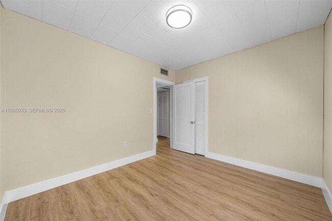 Building Photo - 1840 SW 63rd Ave