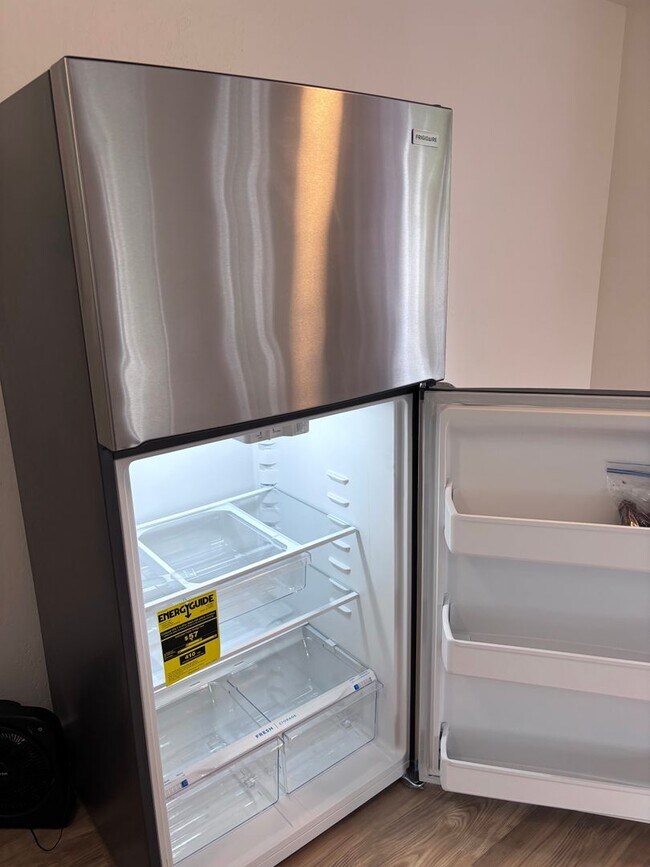 Building Photo - BIR225