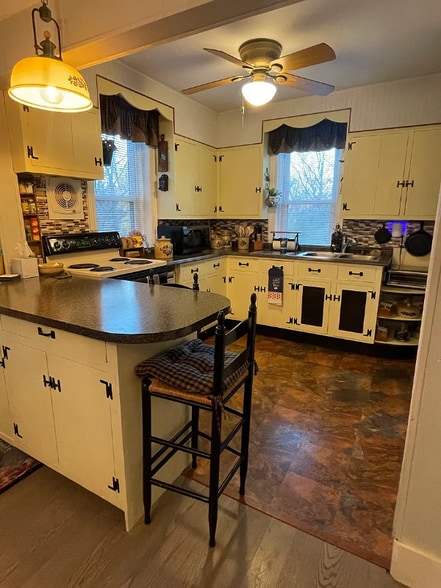 Building Photo - 1845 Perkiomenville Rd