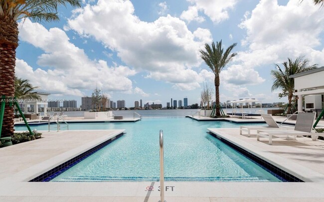 Pool - 17111 Biscayne Blvd