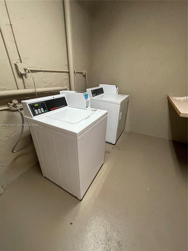 Building Photo - 7722 Camino Real