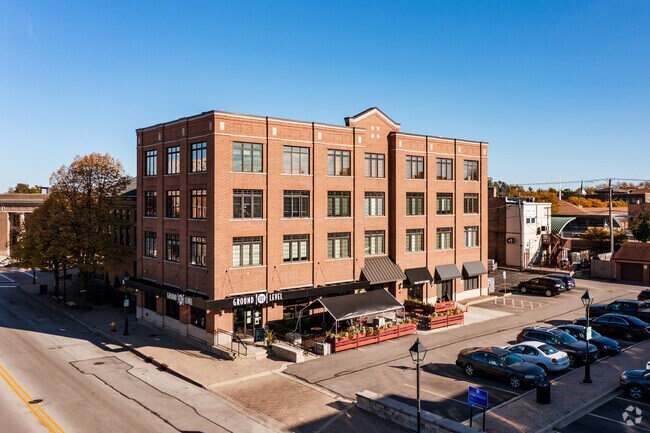 Building Photo - 105 W St. Charles Rd