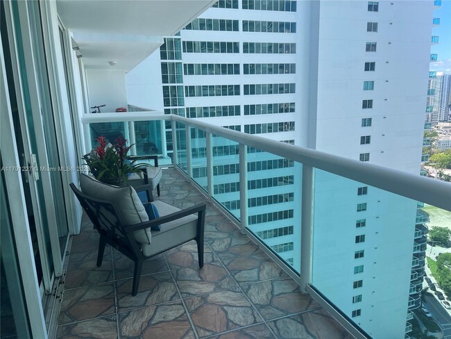 Building Photo - 1800 N Bayshore Dr