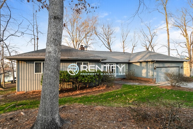 Building Photo - 123 Tiger Ln