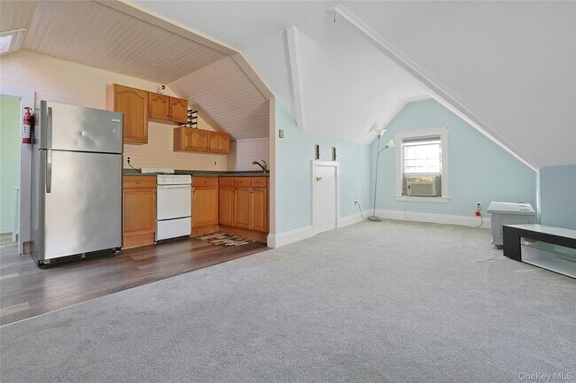 Building Photo - 105 S Broadway