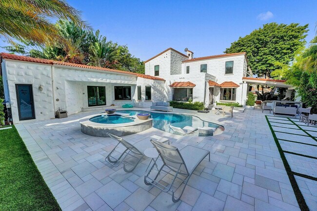 Building Photo - 614 Poinciana Dr