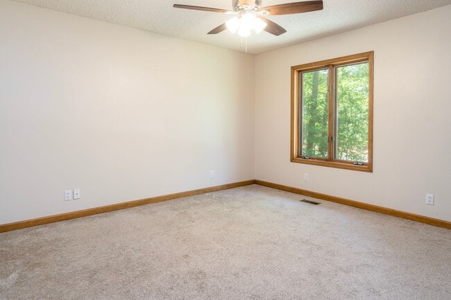Building Photo - Charming 3 Bedroom, 2 Bathroom home near Lake Coronado! Call 501-922-9997 to set up a showing today!