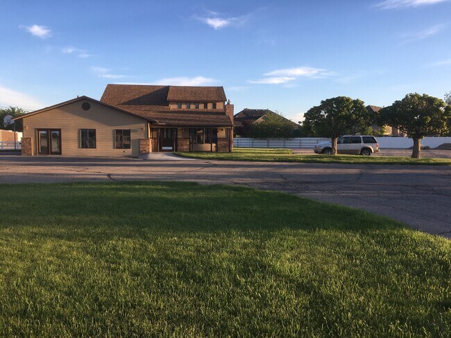 Building Photo - 1870 W 2700 S