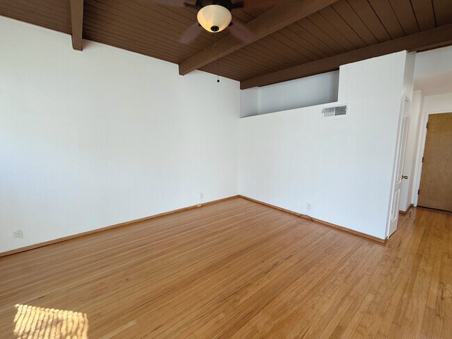 Building Photo - 1652 Borden St