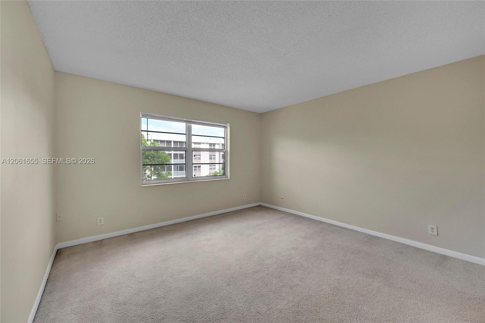 Building Photo - 1100 NW 87th Ave