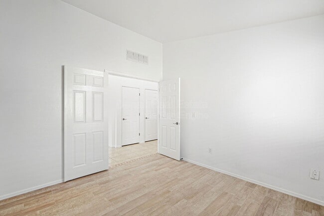 Building Photo - 7159 S Providence Dr