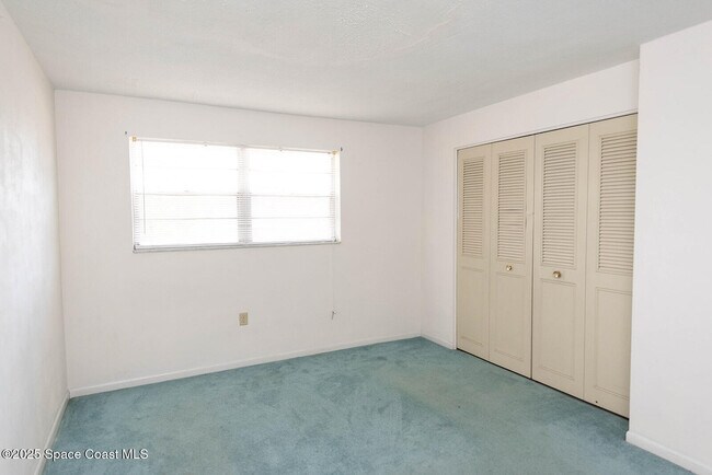 Building Photo - 2511 Country Club Dr