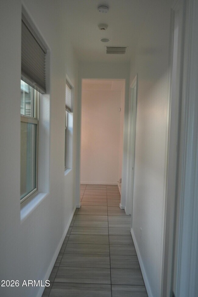 Building Photo - 9644 Thatcher Ave