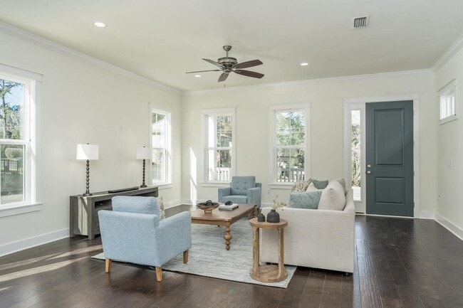 Building Photo - 415 Glenview Dr