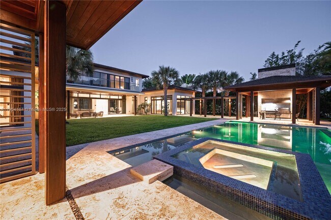 Building Photo - 9000 SW 63rd Ct