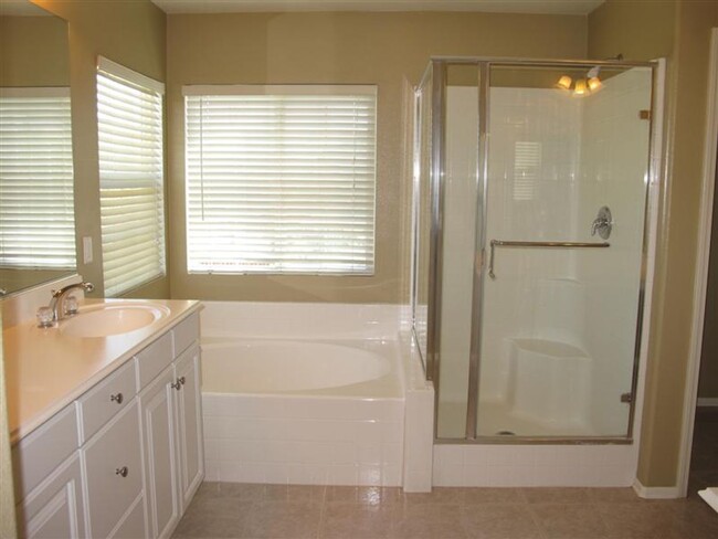 Building Photo - Four Bedroom Three Bathroom Home in Murrieta!