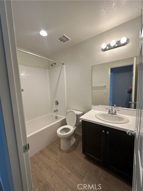 Building Photo - 1055 Raven Ct