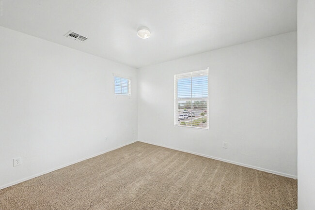 Building Photo - 5113 W Fulton St