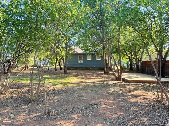 Building Photo - Affordable 2 Bed 1 Bath in Sunnyside Heights