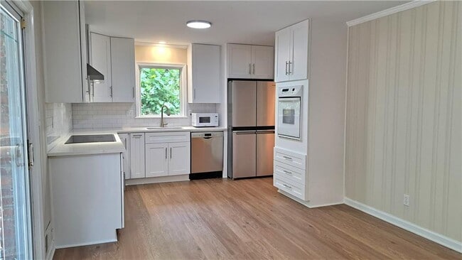 Building Photo - 1176 Converse Dr NE