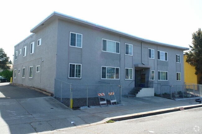 Building Photo - 2207 Bonar St