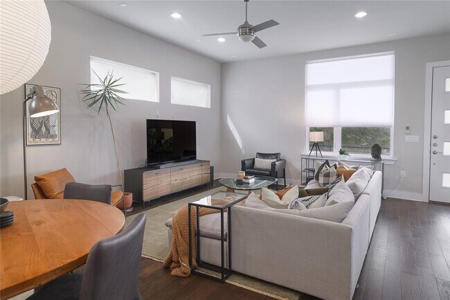 Building Photo - 6021 Seville Dr