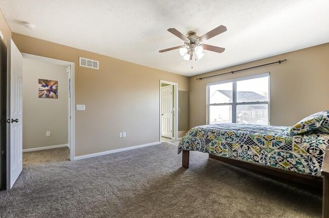 Building Photo - 6995 Hearthwood Dr