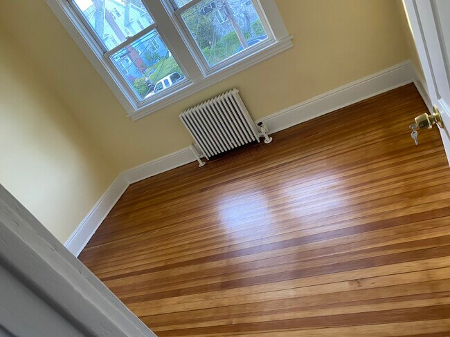 Primary Photo - 110 Chauncey Ave