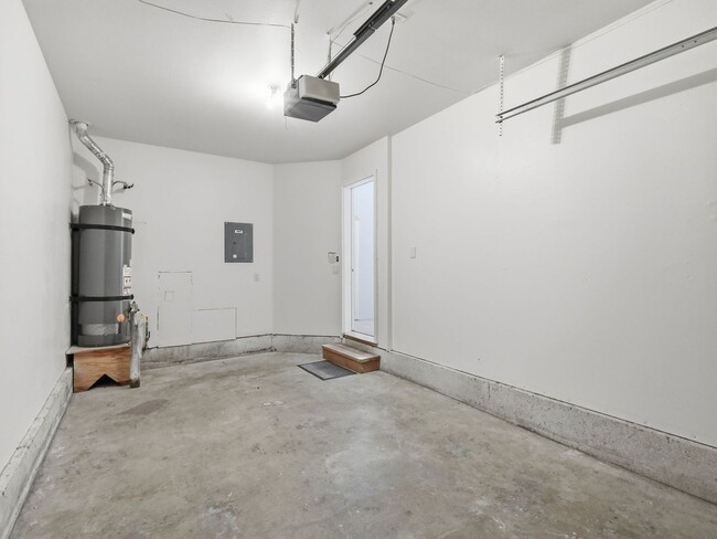 Building Photo - 580 7th Ct