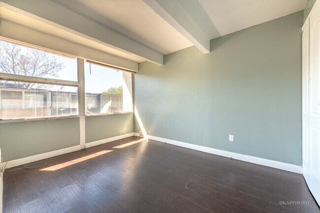 Building Photo - 4800 S Drexel Blvd