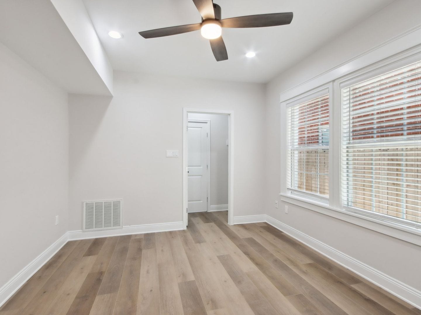 Building Photo - 1904 Calumet St