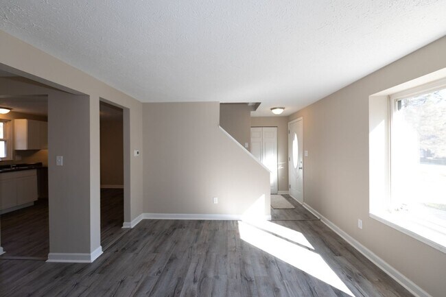 Building Photo - 4 bed 2.5 bath 2 story home with full deck located in Decatur Township