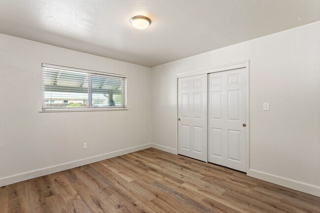 Building Photo - 521nha