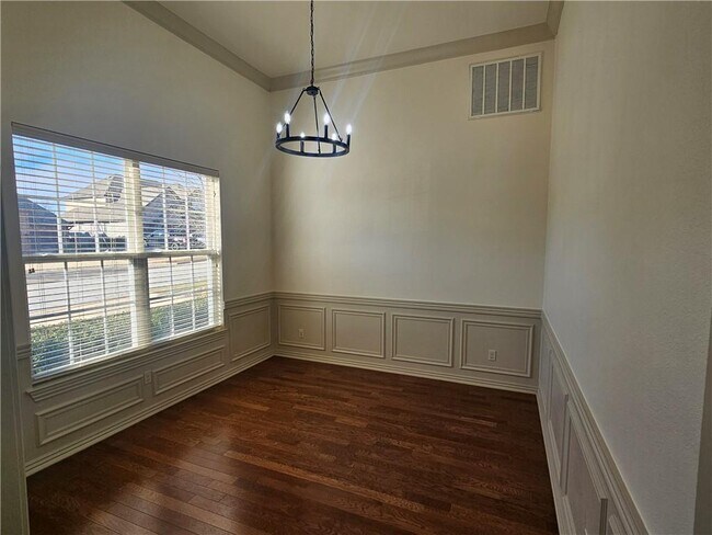 Building Photo - 2311 S Mont Blanc Ave