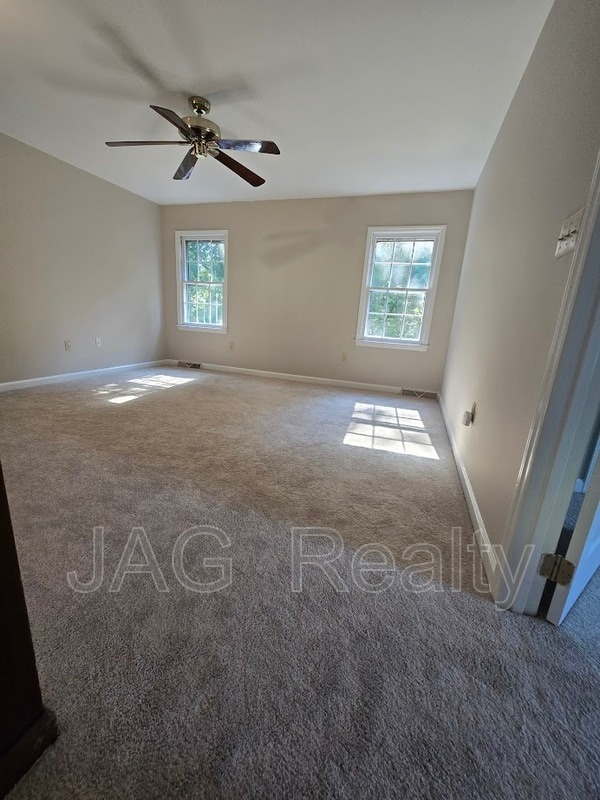 Building Photo - 9409 Radner Ln