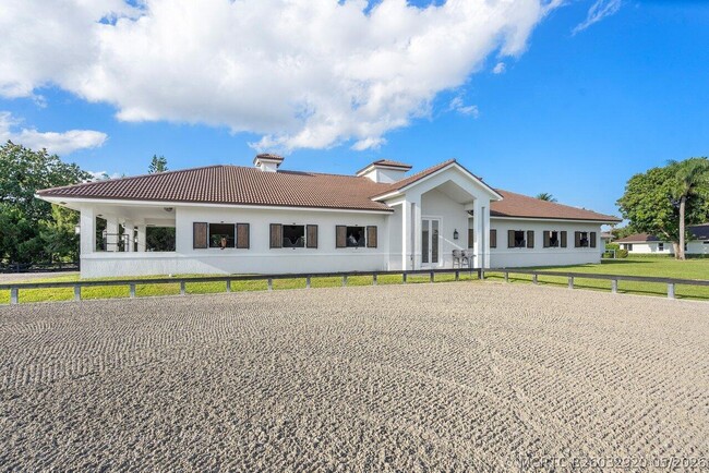 Building Photo - 1382 Clydesdale Ave