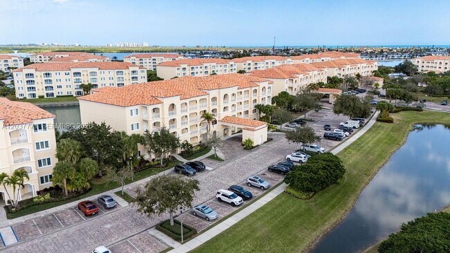 Building Photo - 17 Harbour Isle Dr W