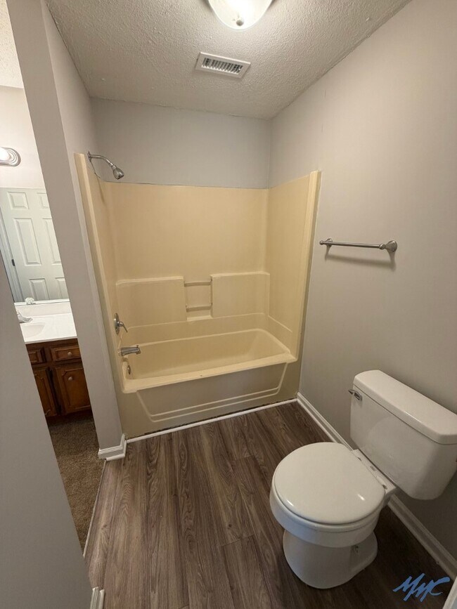Building Photo - 2558 Oak Hill Dr