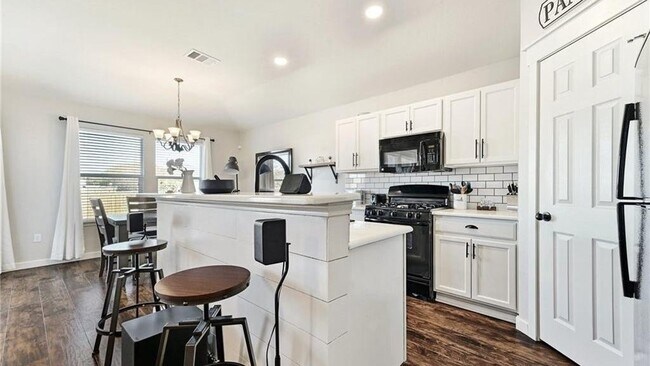 Building Photo - 436 Musgrav-