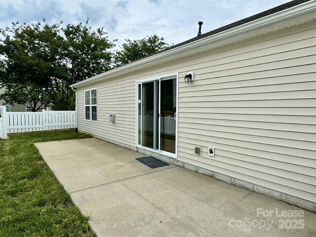 Building Photo - 3206 Salud Ln