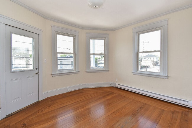 Building Photo - 979 Mineral Spring Ave