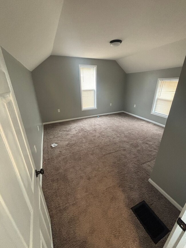 Building Photo - 2 Bedroom, 1 Bathroom House